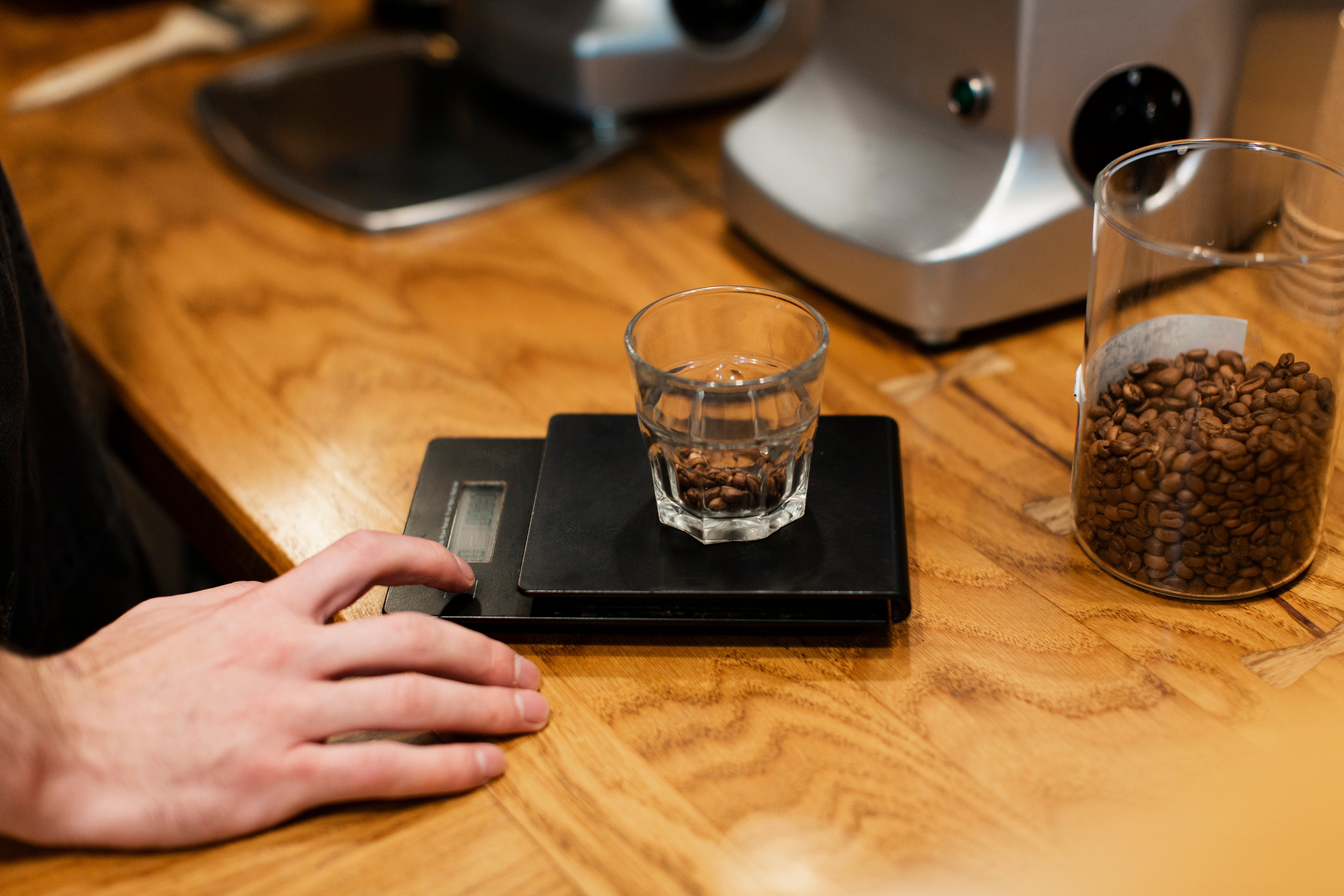 close-up-glass-with-coffee-beans-scale